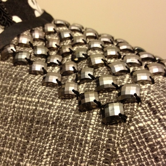 🙅🏾♂️SOLD-New With Tag H&M Cropped Tweed Blazer - Picture 2 of 3