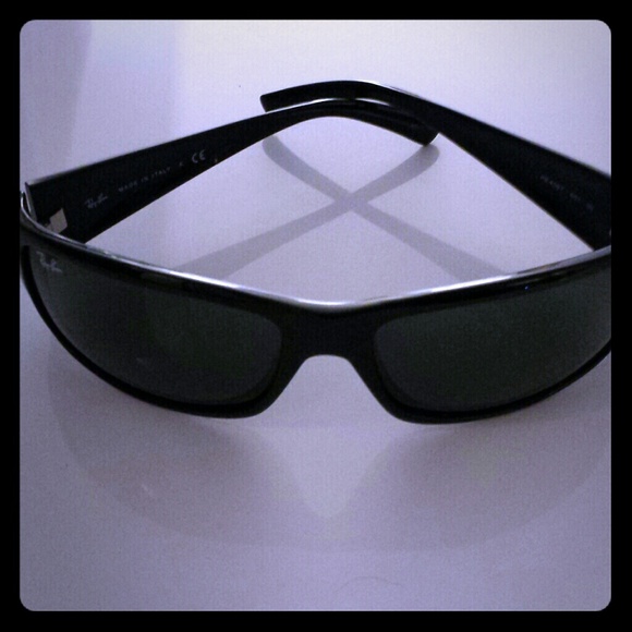 Black Ray Ban sunglasses