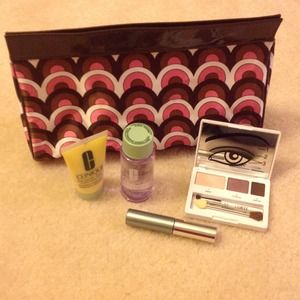 🌟Bundle🌟 New!!! Clinique 5 piece make up set...