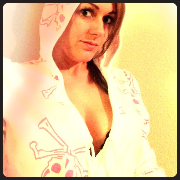 VS 3/4 sleeve hoodie or bikini cover.💀💋