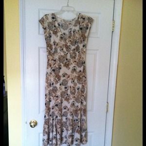 Dress barn figure flattering dress size  6