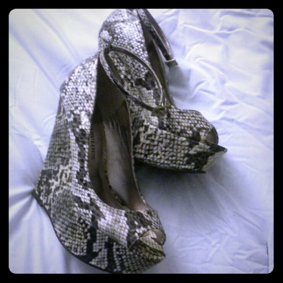 Snake skin wedges