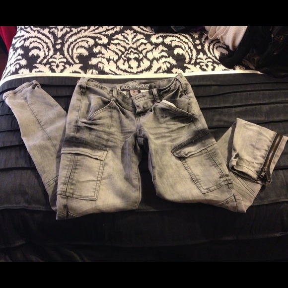 Almost famous gray cargo skinnies,