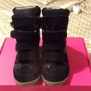 **REDUCED** Madden Black wedges