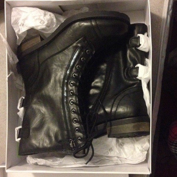 Combat boots