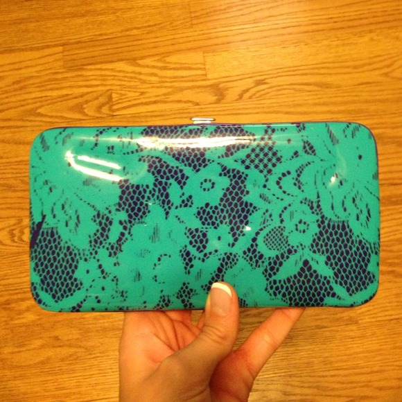 🌟SOLD🌟Francesca's wallet - Picture 1 of 2