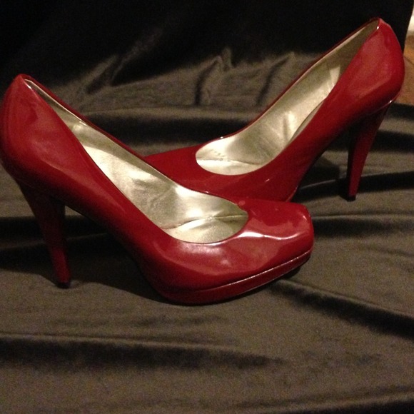Red patnt leather pumps (Jessica Simpson,size 8.5)