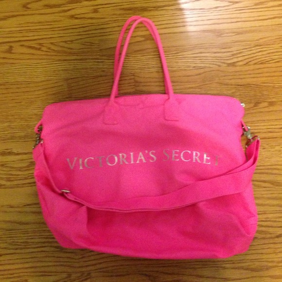 🌟SOLD🌟Large, hot pink, VS duffle bag.
