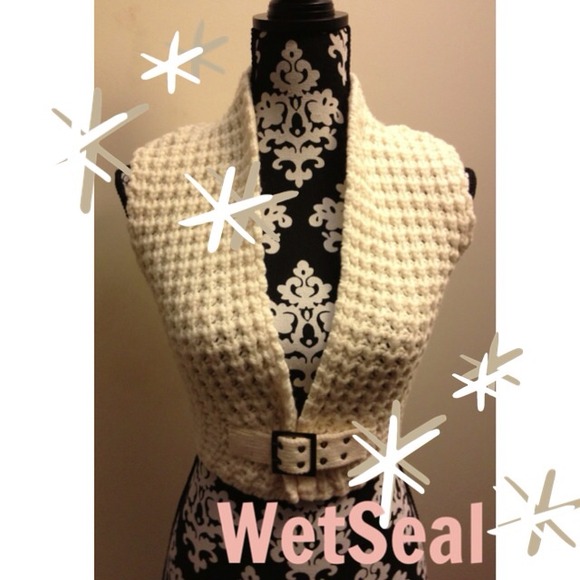 WetSeal knit vest with buckle closing.