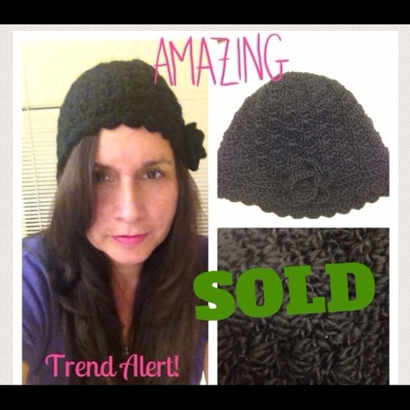 Hold Vintage inspired beanie - black w side flower