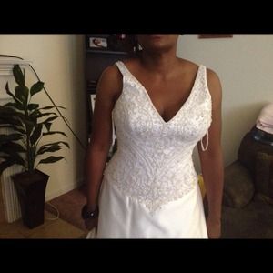 🌟🌟 NEW PRICE🌟🌟 White V-neck Wedding Dress