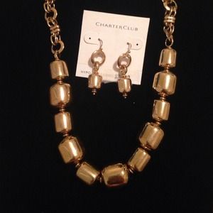 Stunning gold tone set! Perfect gift!