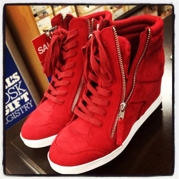 Red sneaker heals