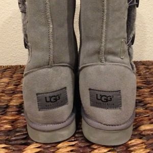 3 button Uggs