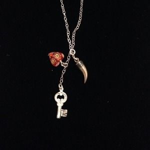 Delicate sterling silver necklace!