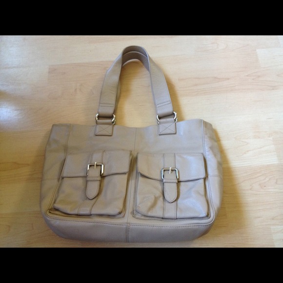 Large LEATHER handbag👜PRICED to sell