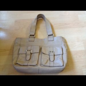 Large LEATHER handbag👜PRICED to sell