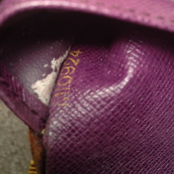 Addt'l photos Louis Vuitton Epi leather wallet