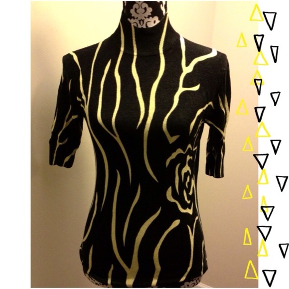 Graphic fitted turtleneck knit top