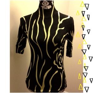 Graphic fitted turtleneck knit top