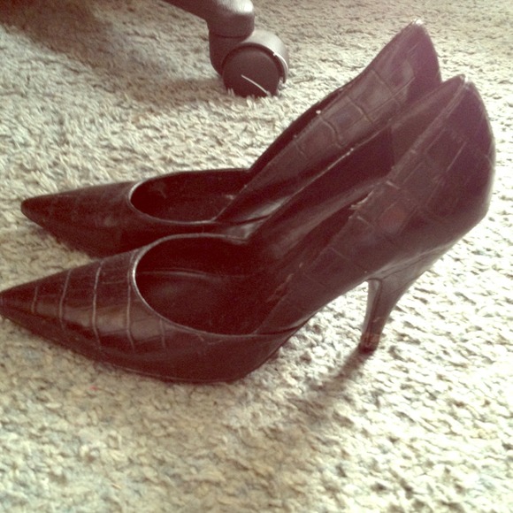 Black pumps!