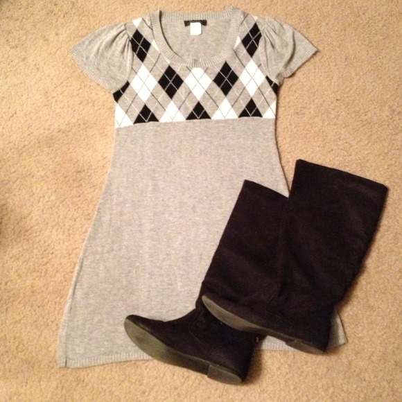 SOLD IN BUNDLE! 🎉HP 12/21!!🎉 Gray Sweater Dress!