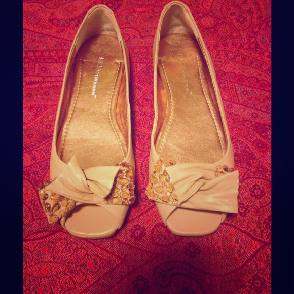 ✂️✂️ SOLD✂️✂️👡💞New BCBG peep toe flats