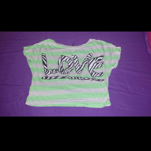 Size Large cropped tee