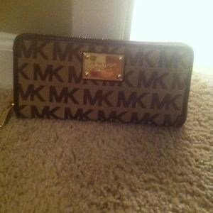 Authentic mk wallet have the tag