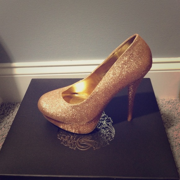 ❌❌SOLD❌❌Heels cute new size 8