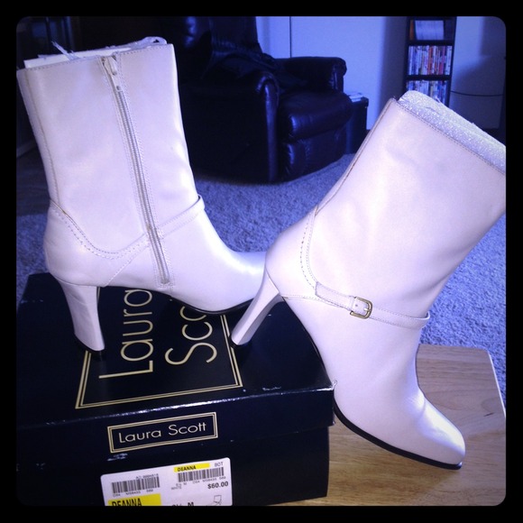 ✂️Price Cut✂️ White Boots