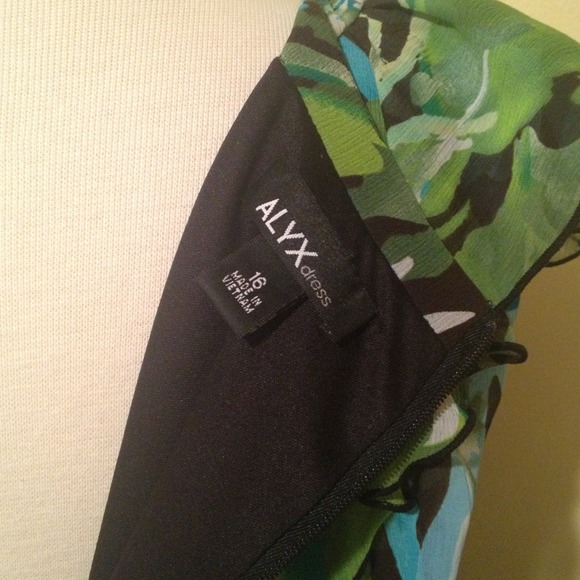 🚫SOLD🚫Floral/Black Dress - Picture 4 of 4