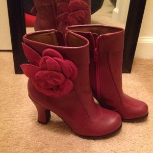 Brand new Red boot.  French style :)