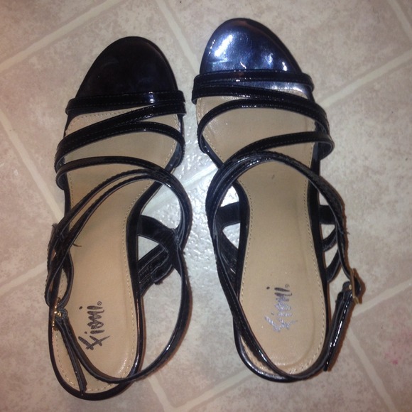 Black wedges