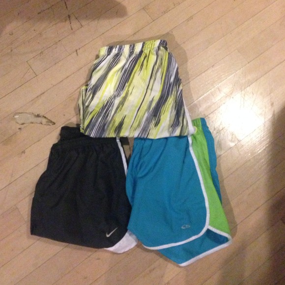 Bundle running shorts RESERVED FOR CAMI