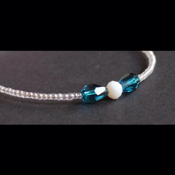 Elegant Swarovski crystals bow bracelet or armlet - Picture 4 of 4