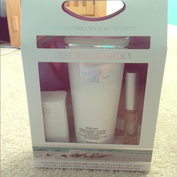 BRAND NEW! Deep sea cosmetics nail kit!