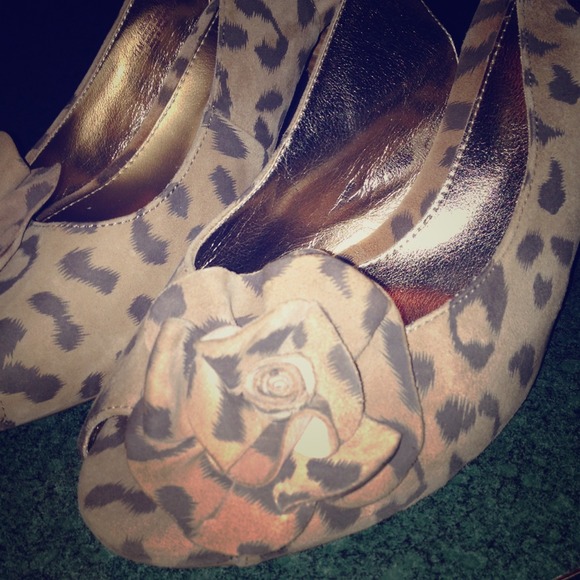 Sofft leather print heels. Adorable!
