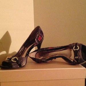 Black/grey plaid open toed stiletto *VERY DETAILED
