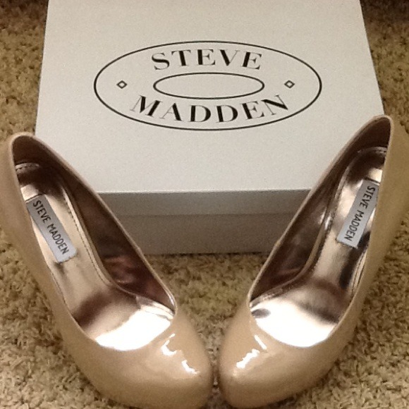 Steve Madden blush patent leather stiletto pumps