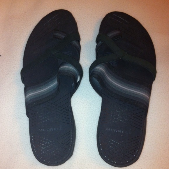 Black & grey Merrell sandals
