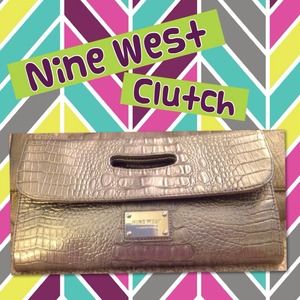 NINE WEST METALLIC CLUTCH