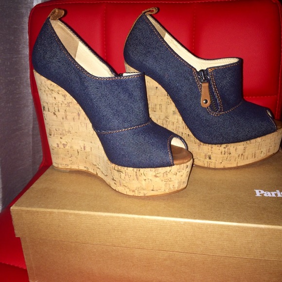 💢SOLD💢debra denim Wedge denim 100% Authentic - Picture 3 of 4