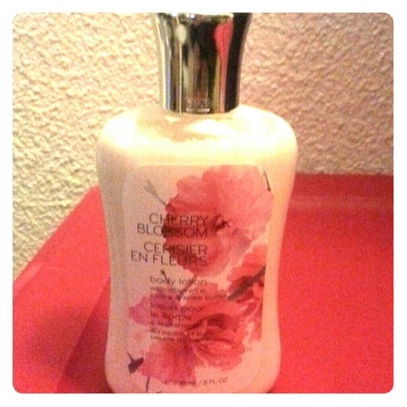 Bath & body works cherry blossom body lotion