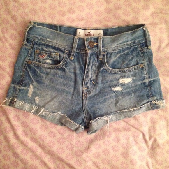 ❌❌SOLD❌❌Hollister high waisted distressed shorts