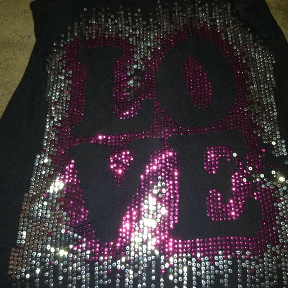 ❌❌SOLD❌❌💗 Oversized Love Tank 💗 - Picture 2 of 3
