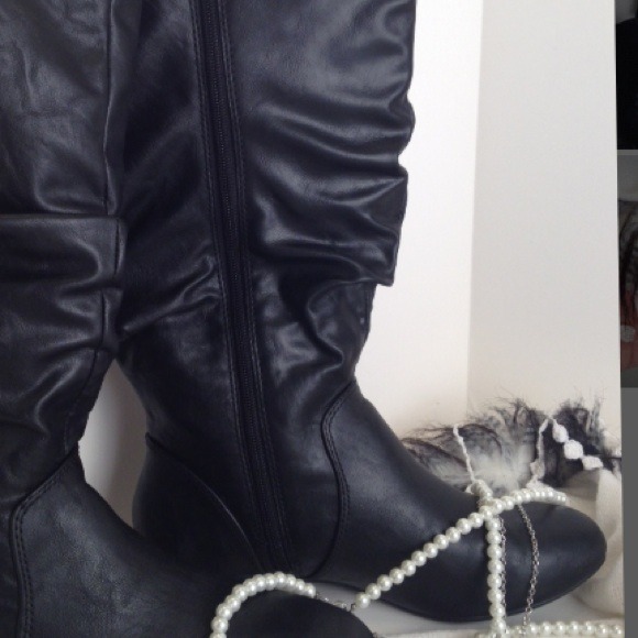 🎉🎉HOST PICK🎉🎉. WIDE CALF FAUX LEATHER BOOTS!! - Picture 3 of 4