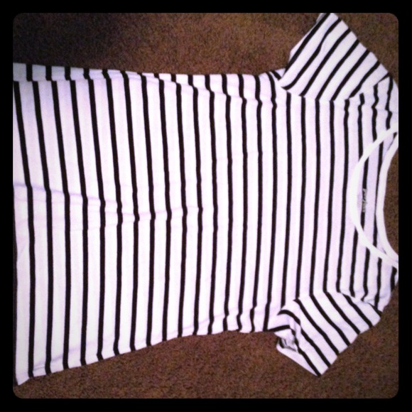 Perfect Tee. NEVER WORN