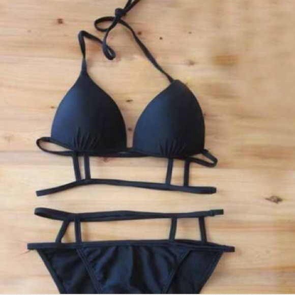 ❌SOLD❌ ✂️PRICE CUT✂️Black strappy bikini