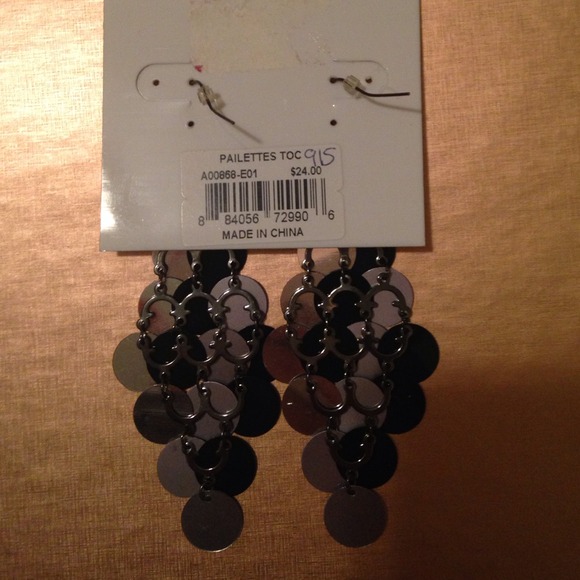 Hypo-allergenic silver and black earrings - Picture 2 of 3